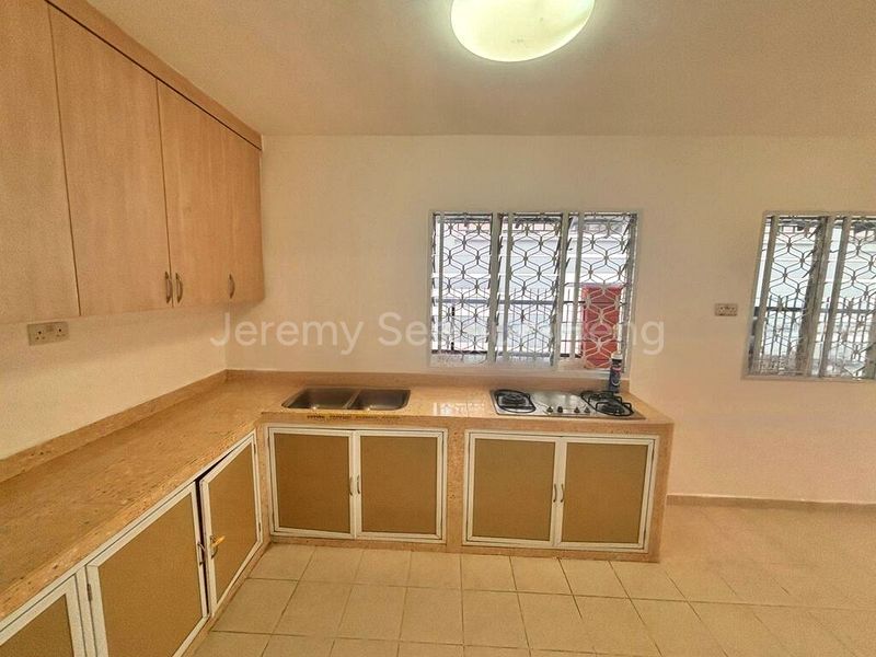 6 Bed Corner Terrace (Landed) for Sale in  Fortuna Gardens - Image 6